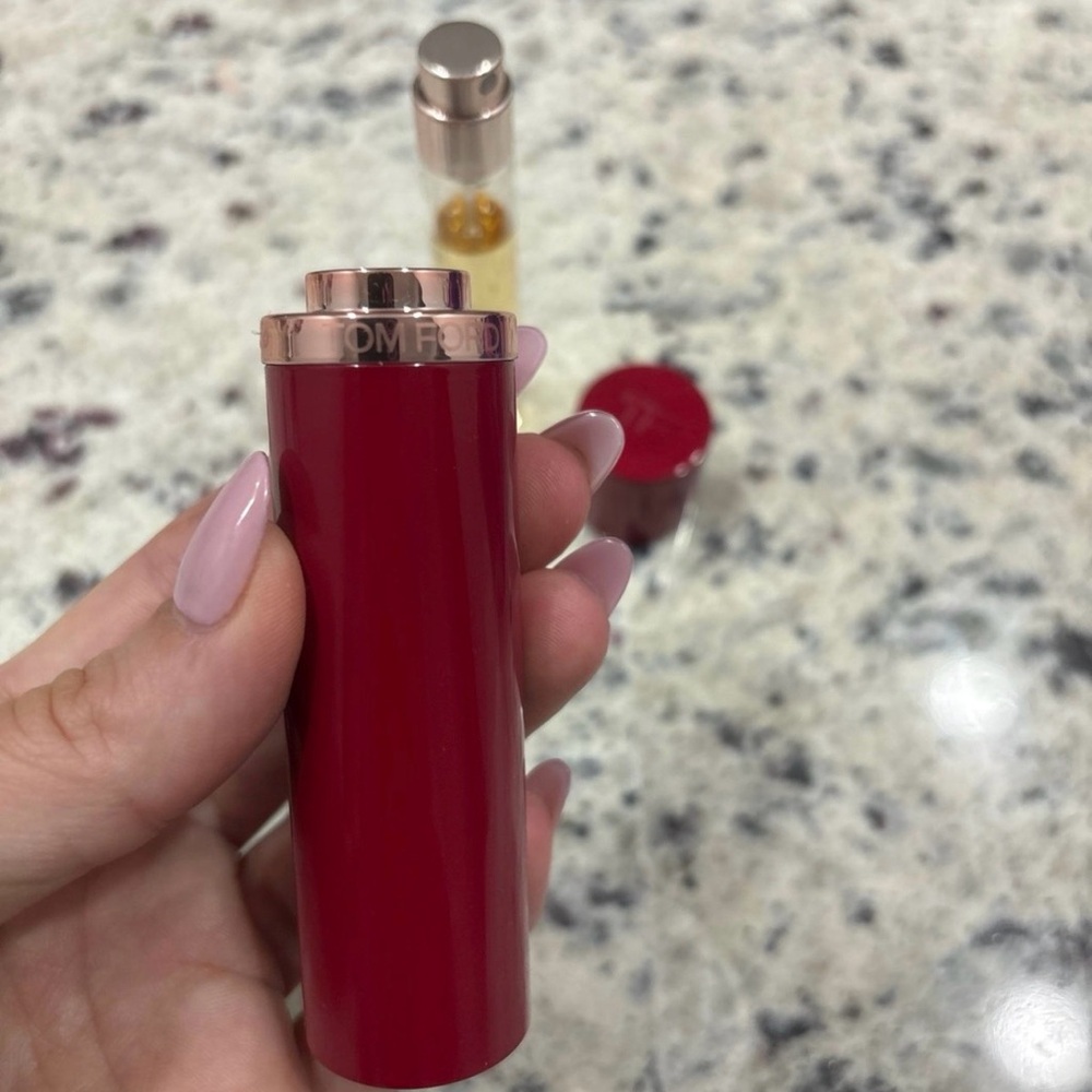 Tom Ford Lost Cherry Red Travel Spray - Picture 2 of 4